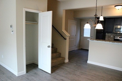 Building Photo - Spacious 4BR/4.5BA Newer Units Near Campus!