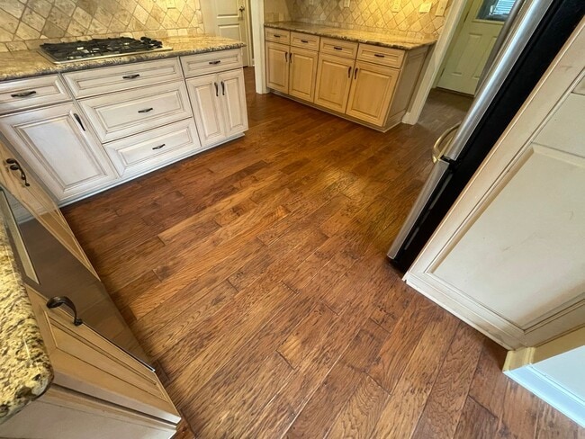 Building Photo - Beautiful 5 Bedroom 3 Bath In Taylor Lakes...