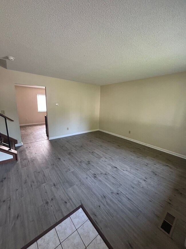 Foto del edificio - Three Bedroom Split-Level near Easton   **WESTERVILLE SCHOOLS**