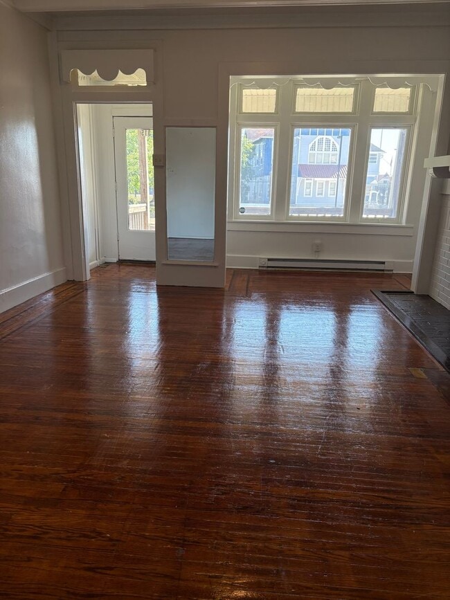 Building Photo - 1st Floor 1 Bedroom Near Fairgrounds, Yard...