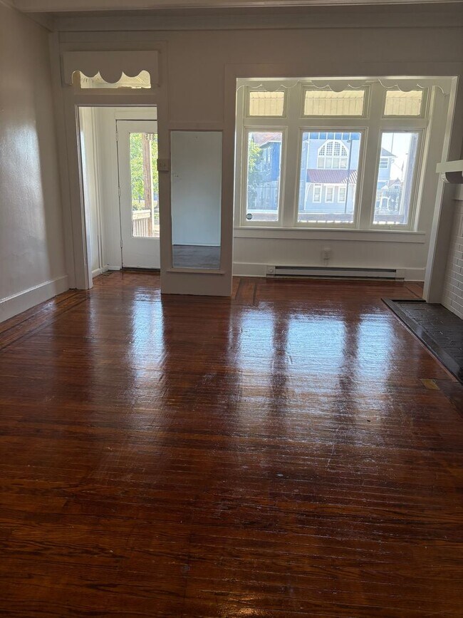 Foto del edificio - 1st Floor 1 Bedroom Near Fairgrounds, Yard...