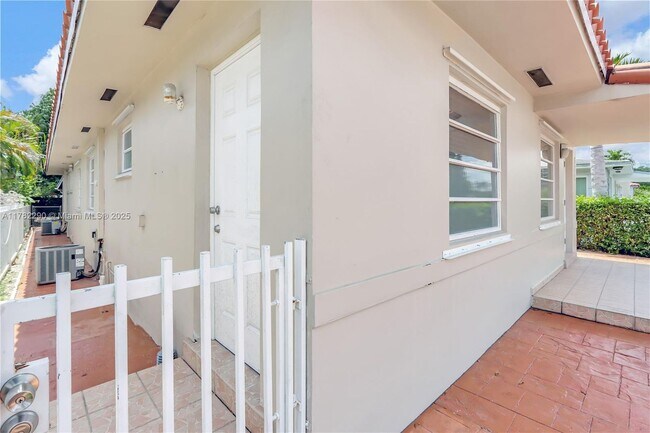 Foto del edificio - 2474 SW 17th St