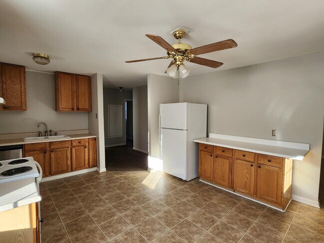 Building Photo - 1347 Levy Dr