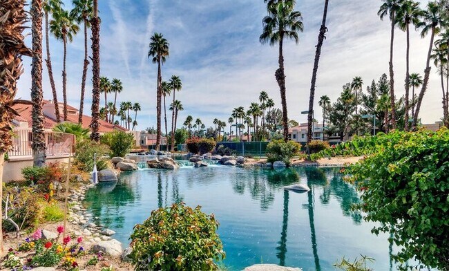Foto del edificio - 35200 Cathedral Canyon Dr