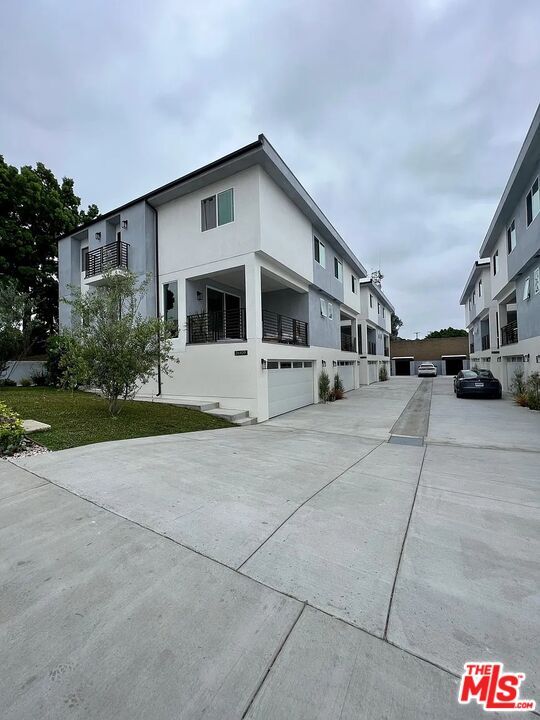 Primary Photo - 26107 Narbonne Ave