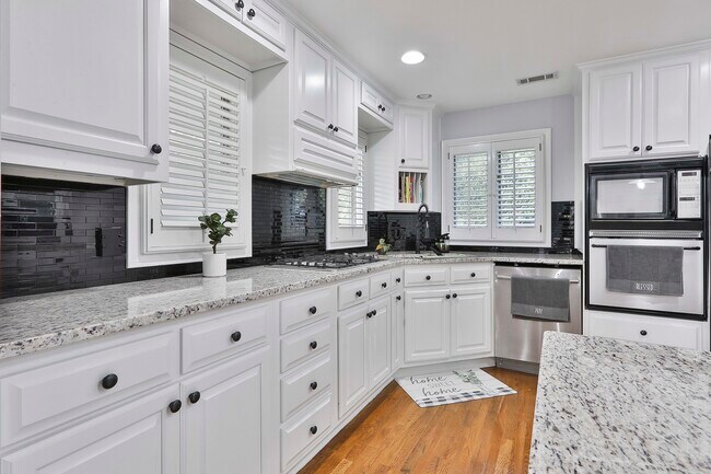 Building Photo - 210 Chattan Trail