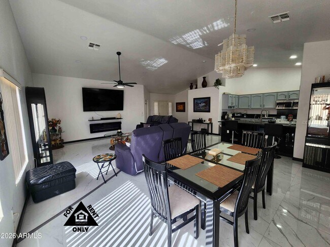 Foto del edificio - 14813 W Verde Ln