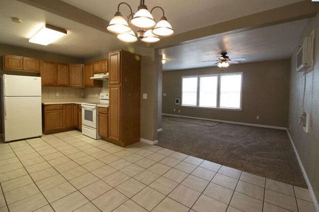 Building Photo - 4 bed/1.5 bath Richland Duplex
