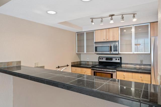 Building Photo - 2 bedroom in Bellevue WA 98005