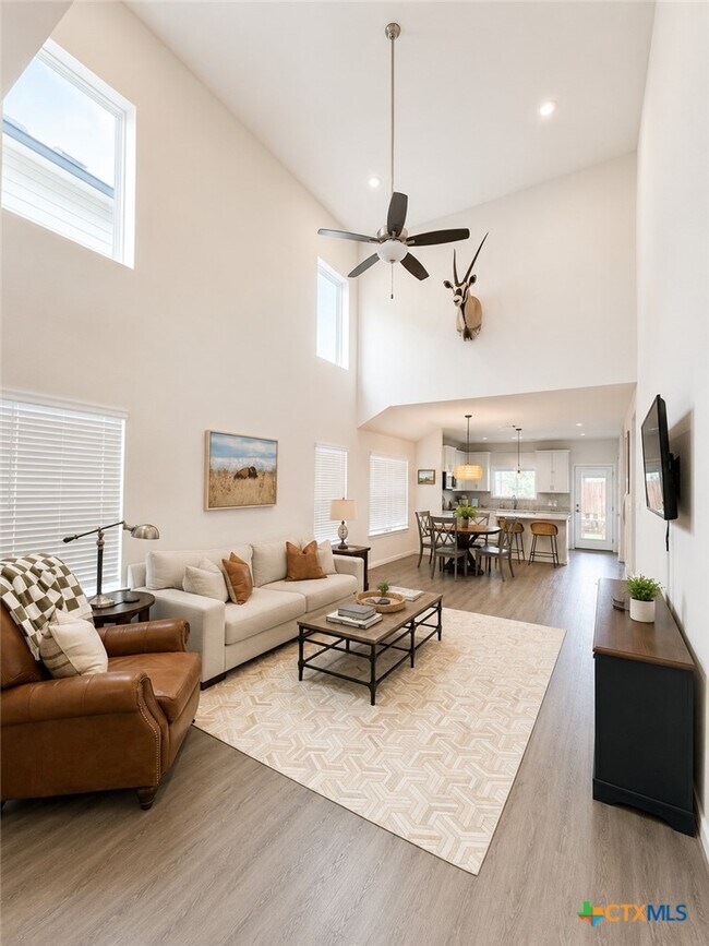 Building Photo - 890 Casetta Trl