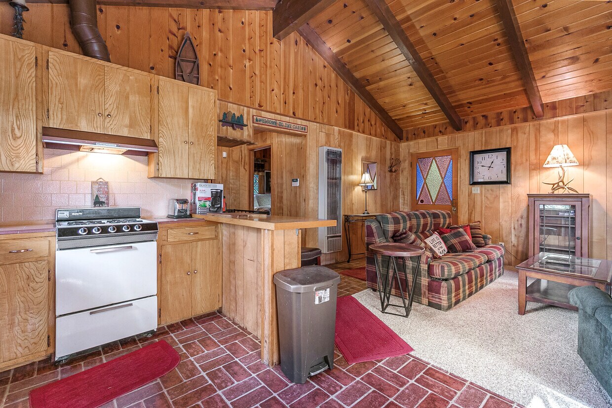 Primary Photo - 748 Lake Dr