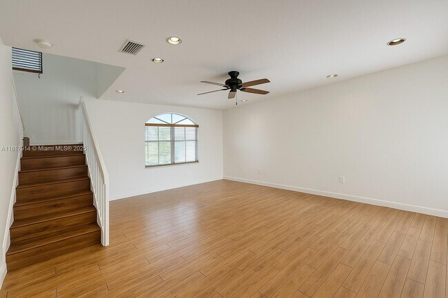 Building Photo - 1140 Butternut Ln