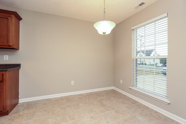 Building Photo - 718 Wildwood Dr