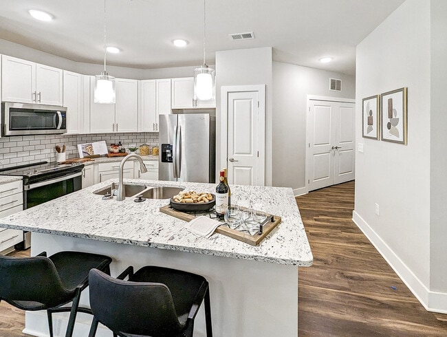 Foto del edificio - Abberly Royal Creek Apartment Homes