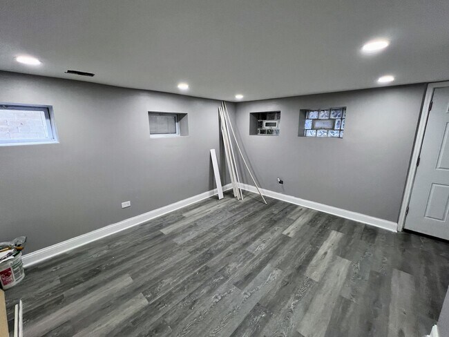 Foto del edificio - 1028 W Oakdale Ave