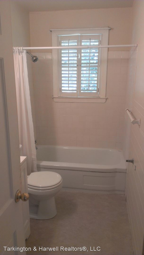 Building Photo - 3 br, 1 bath House - 115 White Bridge Pk.
