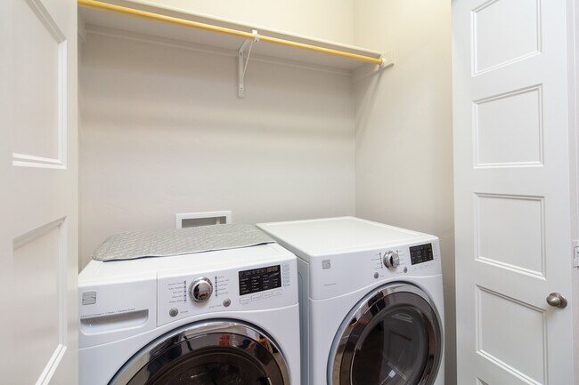 Foto del edificio - 2805 W Pleasanton Ave