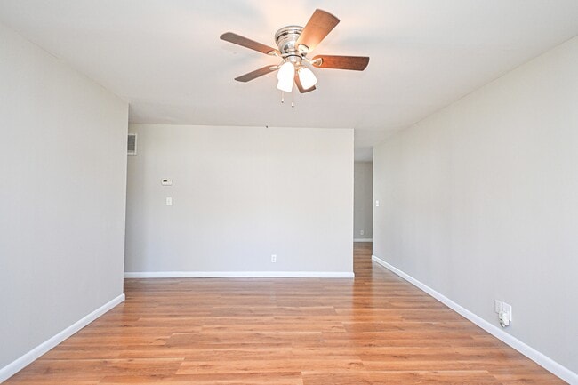 Foto del edificio - 647 Bellaire Ct