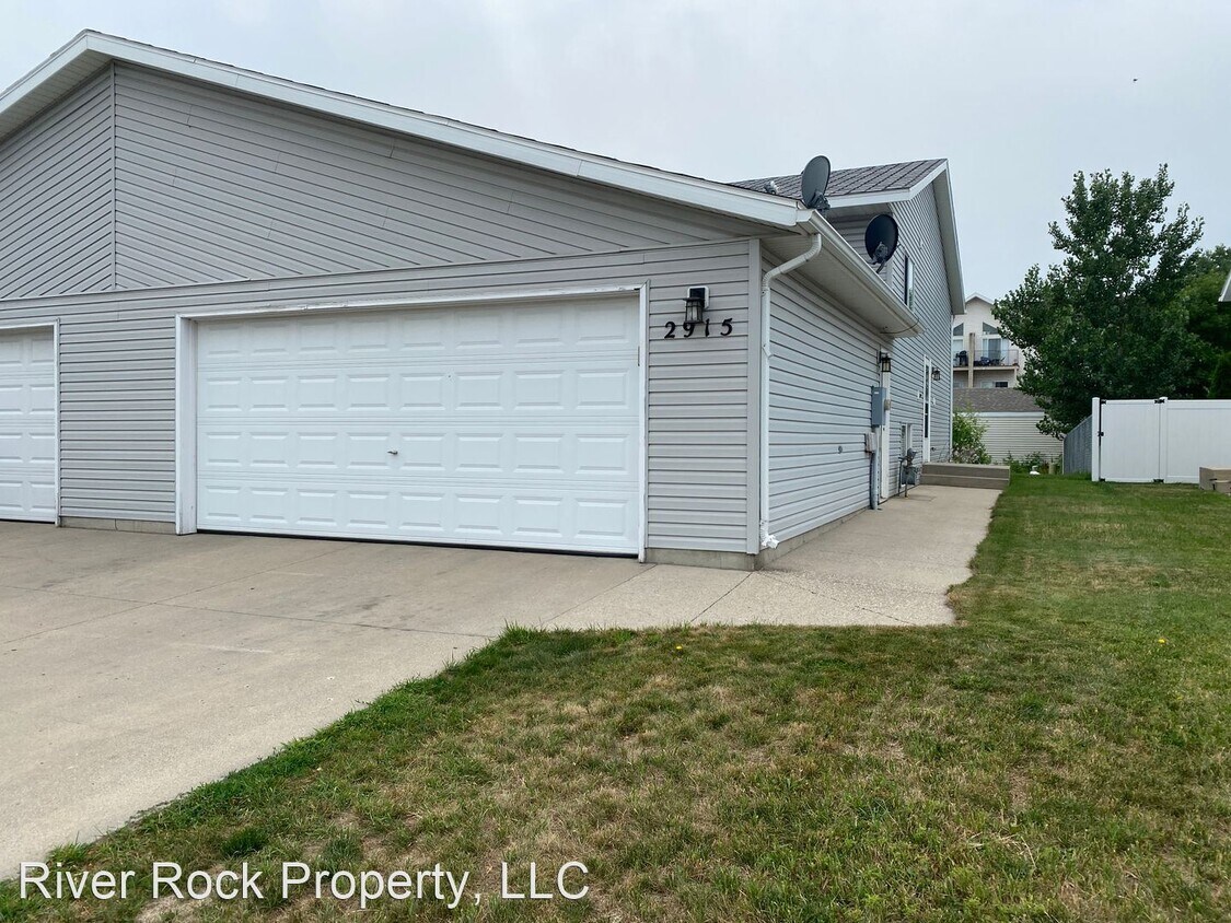 Primary Photo - 3 br, 2 bath House - 2915 Wheatland Dr S