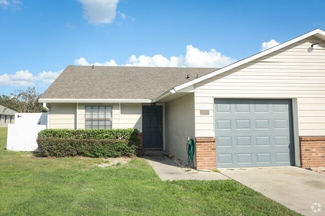 Building Photo - Villas At Pine Hills