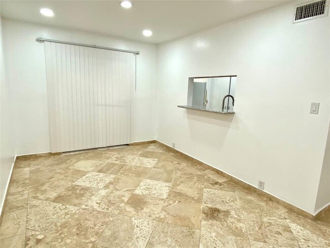 Building Photo - 3303 W Greenridge Dr
