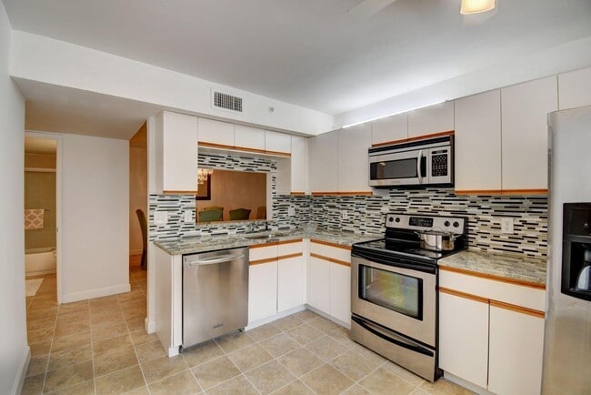 Building Photo - 15364 Lakes of Delray Blvd