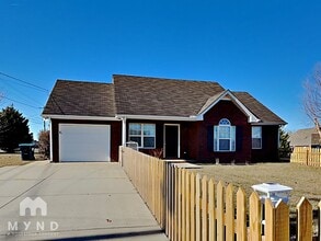 Building Photo - 2401 Pinyon St