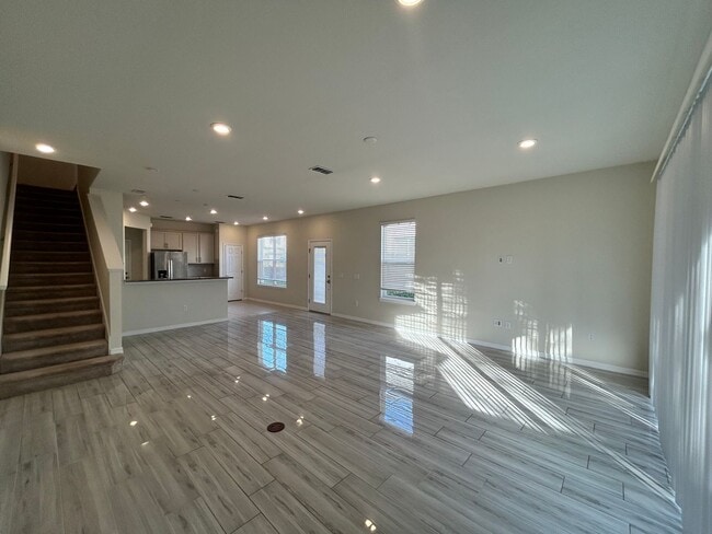 Building Photo - Upgraded 3BD/2.5BA Corner Lot Townhome in Orlando!