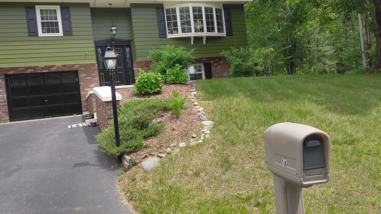 Quiet, peaceful neighborhood - 11 Juniper Hill Rd