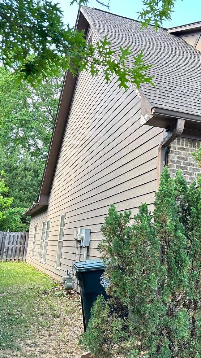 Building Photo - 108 Kingston Ct