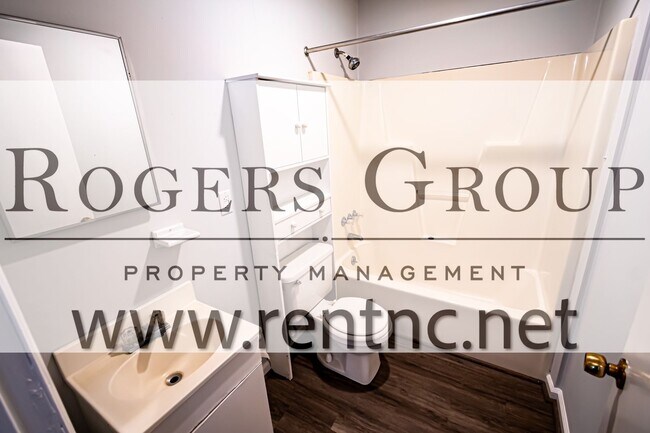 Foto del edificio - #103*** 120-158 Old Thomas Ln Duplex