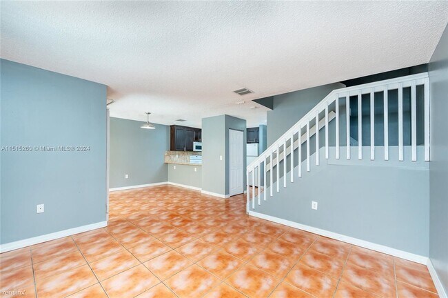 Building Photo - 3 br, 2.5 bath House - 6235 Kendale Lakes ...