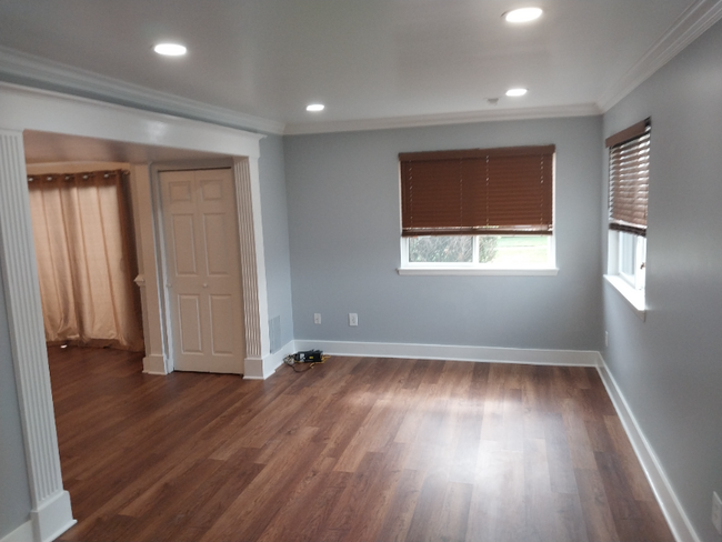 Building Photo - 9011 Sandalwood Dr