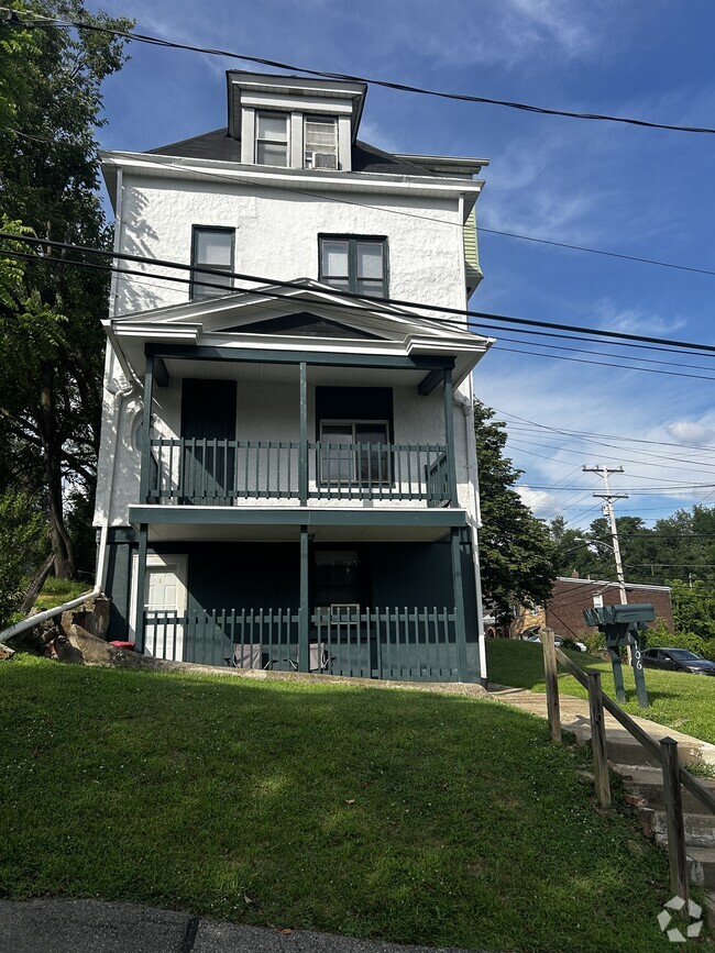 Building Photo - 106 Lynnwood Ave