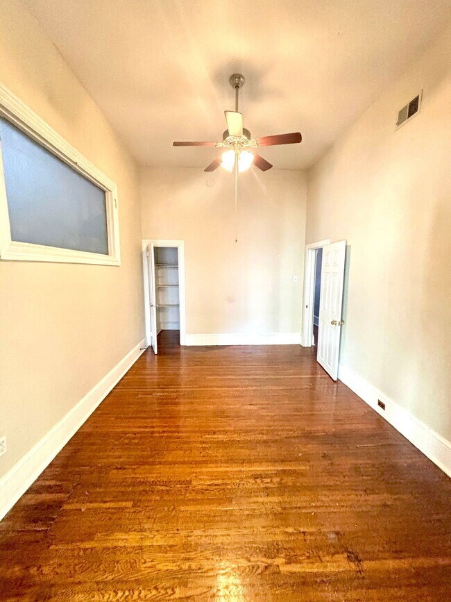 Foto del edificio - 241 N Queen St