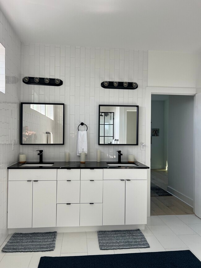 Foto del edificio - 3807 E 51st St