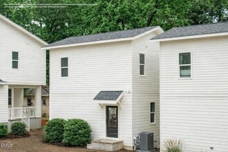 Building Photo - 2811 Wilcox Pl