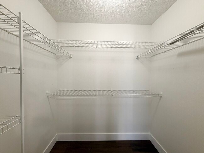 Building Photo - 47 Sawfish Ct