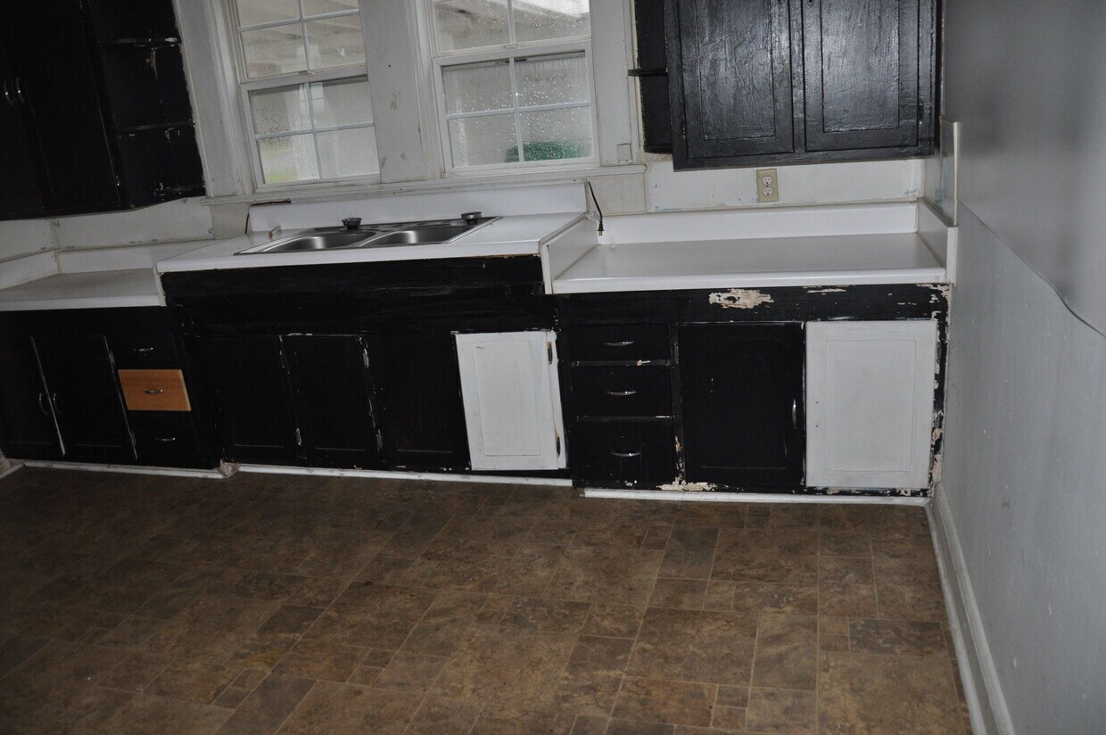 Building Photo - 203 Arey Ave