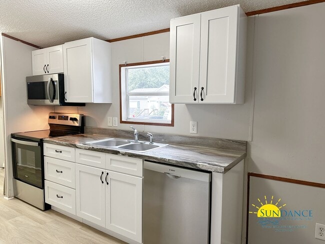 Building Photo - Newly Updated 3 Bedroom Home in Fort Walto...