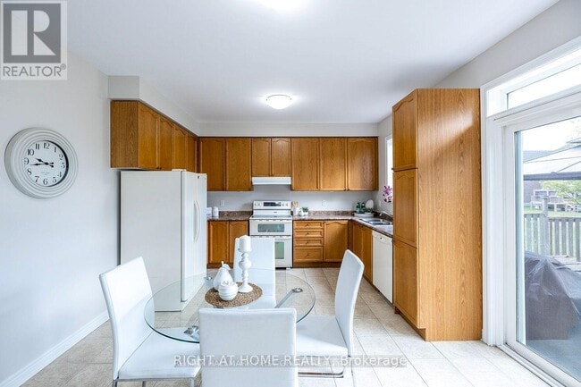 Photo du bâtiment - 64 Chimney Hill Way