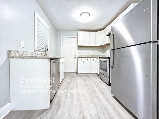 Building Photo - 327 Addington St SW