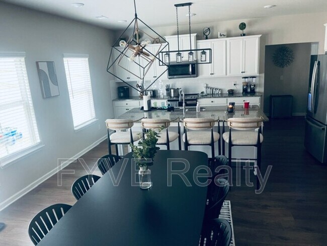 Building Photo - 785 Lakehaven Ln