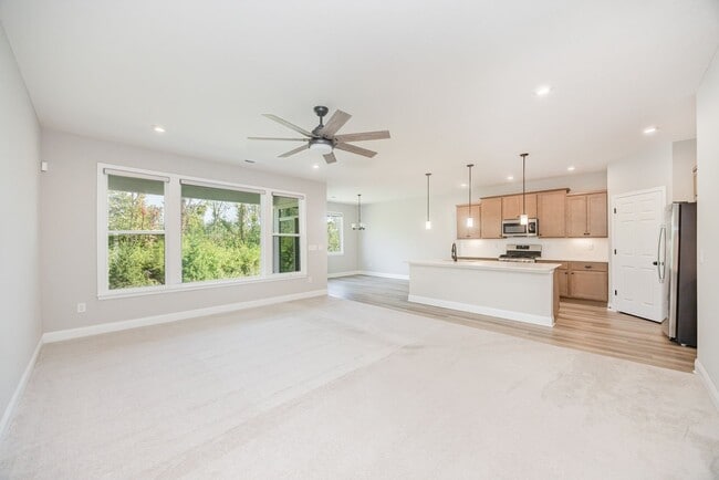 Foto del edificio - Beautiful 2 Bedroom, 2 Bath home + flex ro...