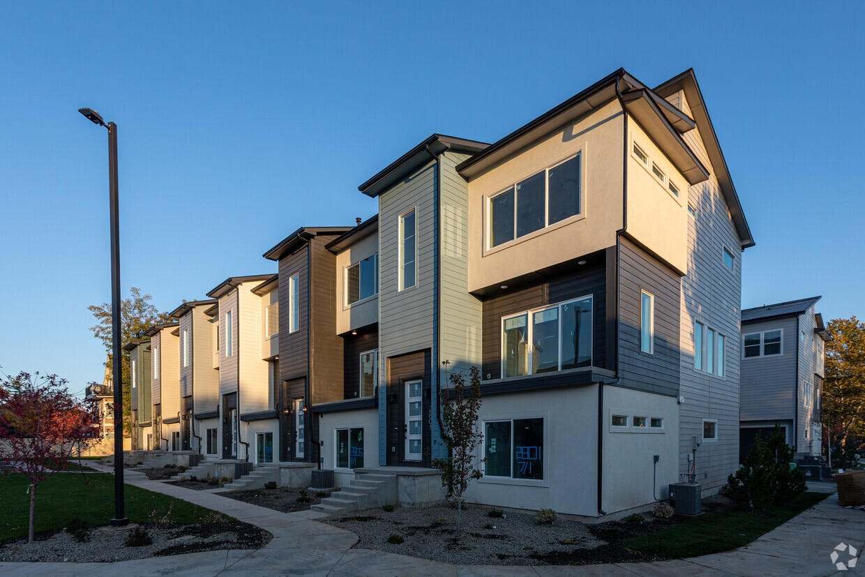 Primary Photo - Bradbury Luxury Townhomes
