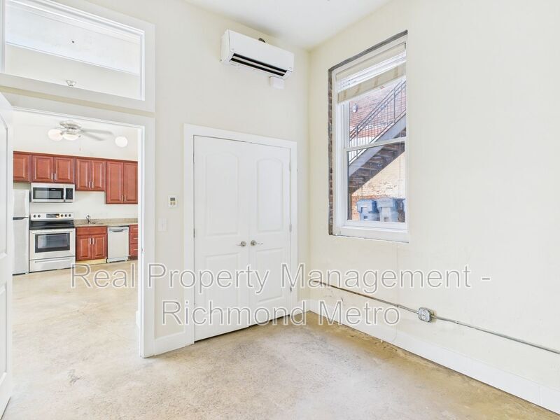 Primary Photo - 1705 E Franklin St