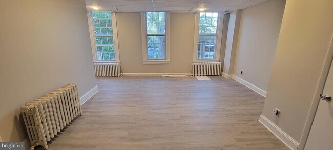 Building Photo - 206 Farnsworth Ave