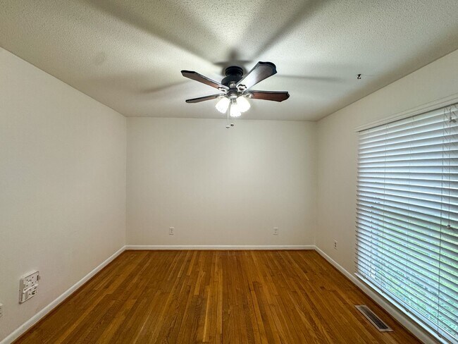 Foto del edificio - Charming 3 Bed 1.5 Bath Home Close to Fort Liberty