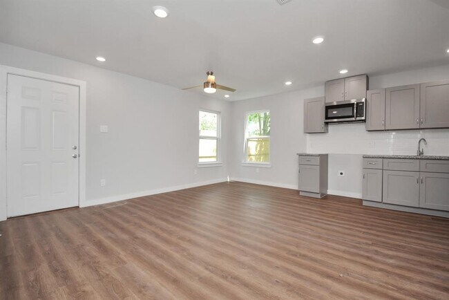 Building Photo - 7413 Shotwell St