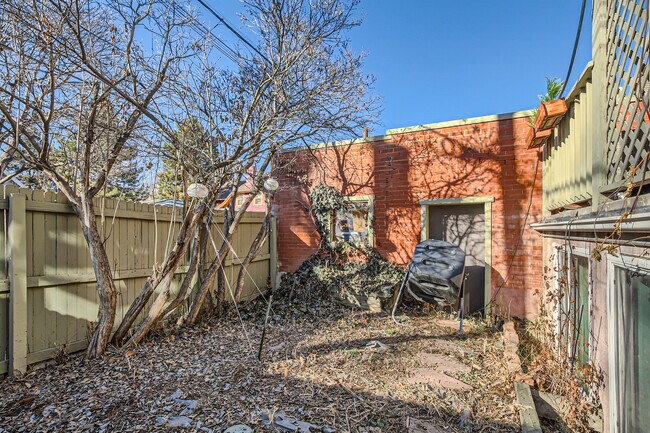 Building Photo - 1351 N Franklin St